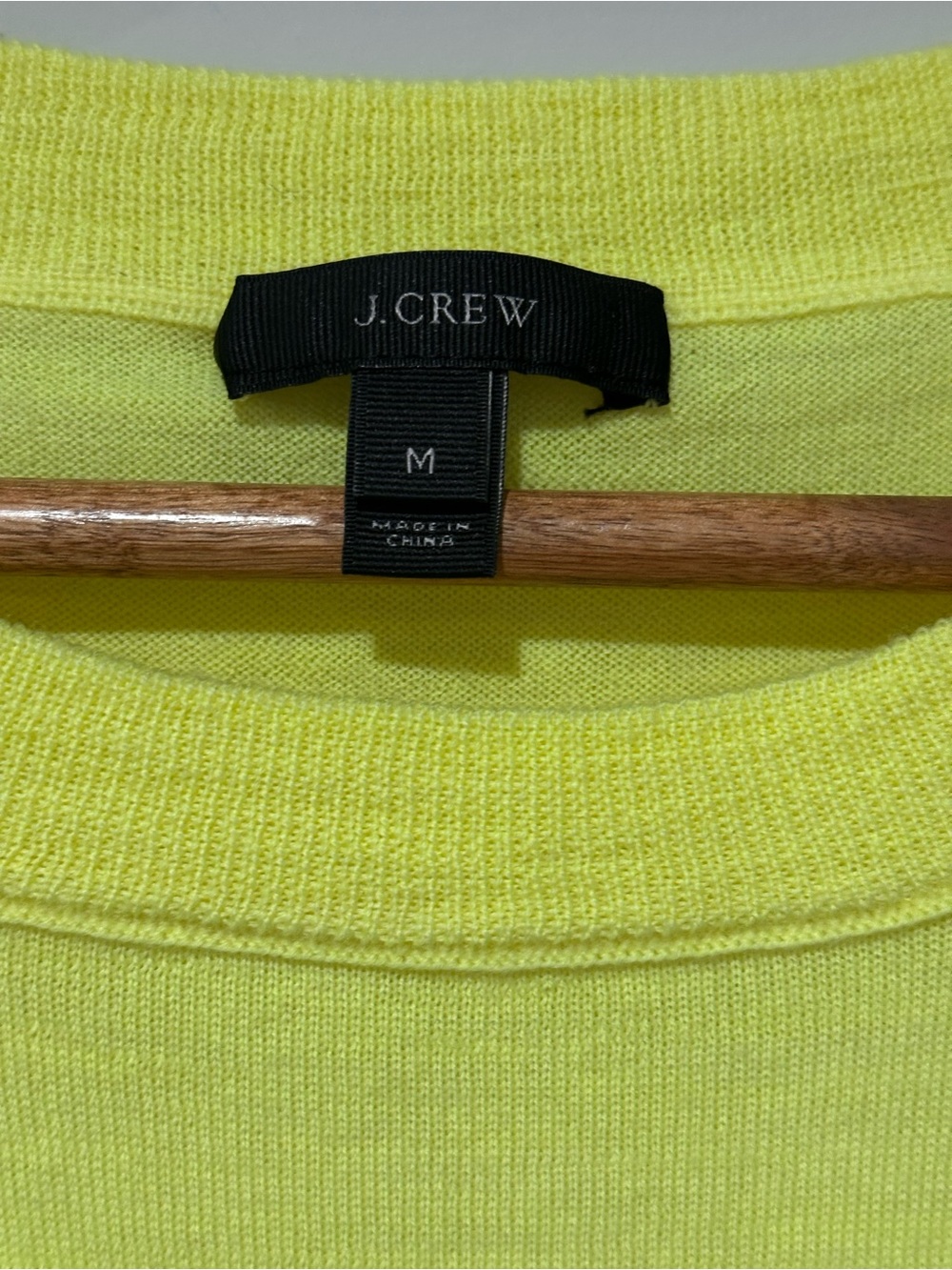 J.Crew 100% Merino Wool Sweater Women’s Medium Neon Yellow 3/4 Sleeve Pullover - Picture 3 of 5